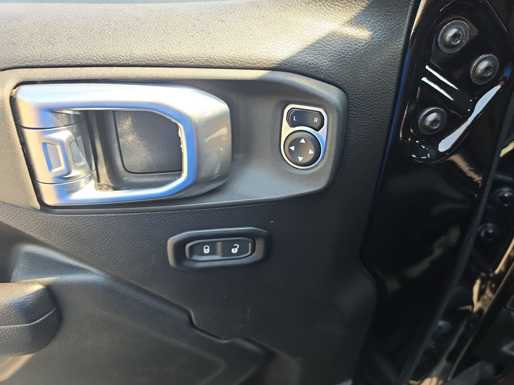 Thumbnail: 2024 Jeep Wrangler - 22
