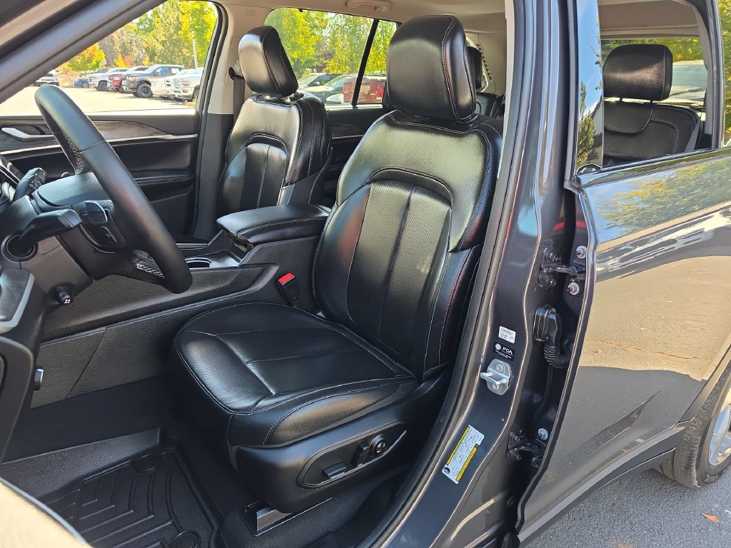 Thumbnail: 2024 Jeep Grand Cherokee - 8