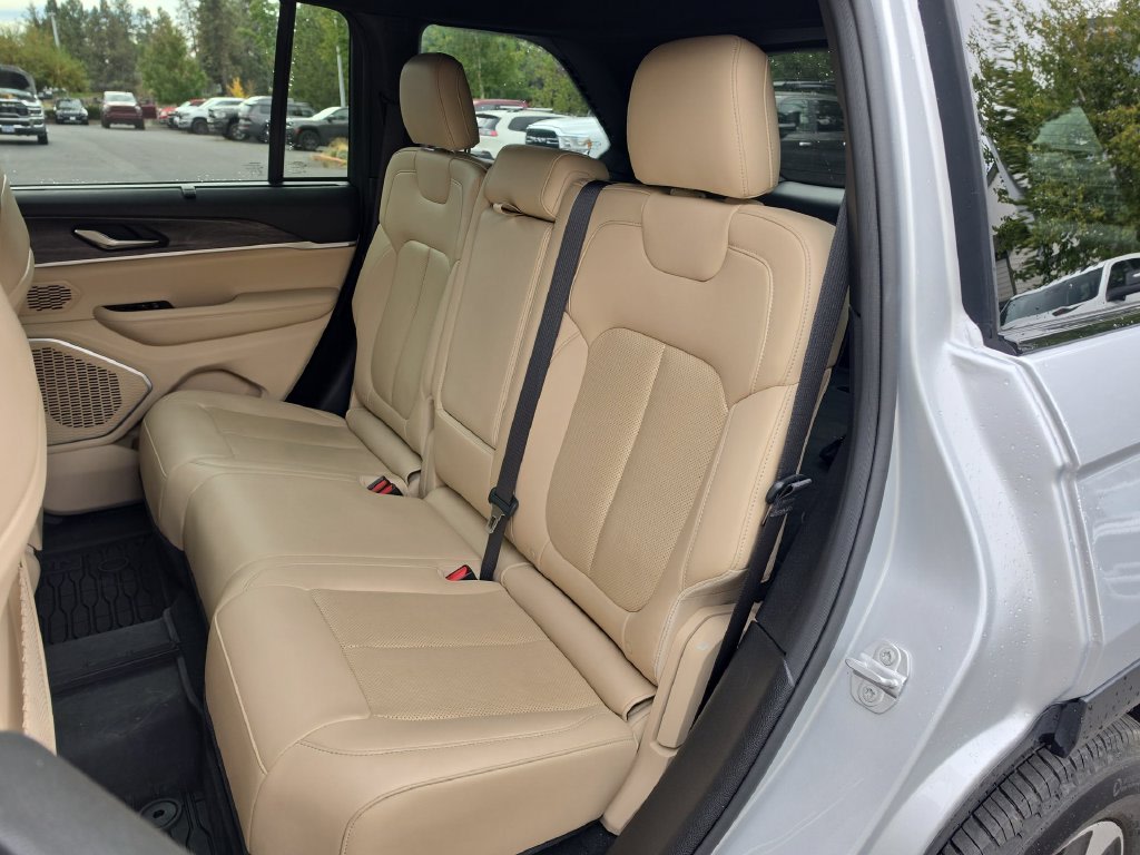 Thumbnail: 2022 Jeep Grand Cherokee - 8