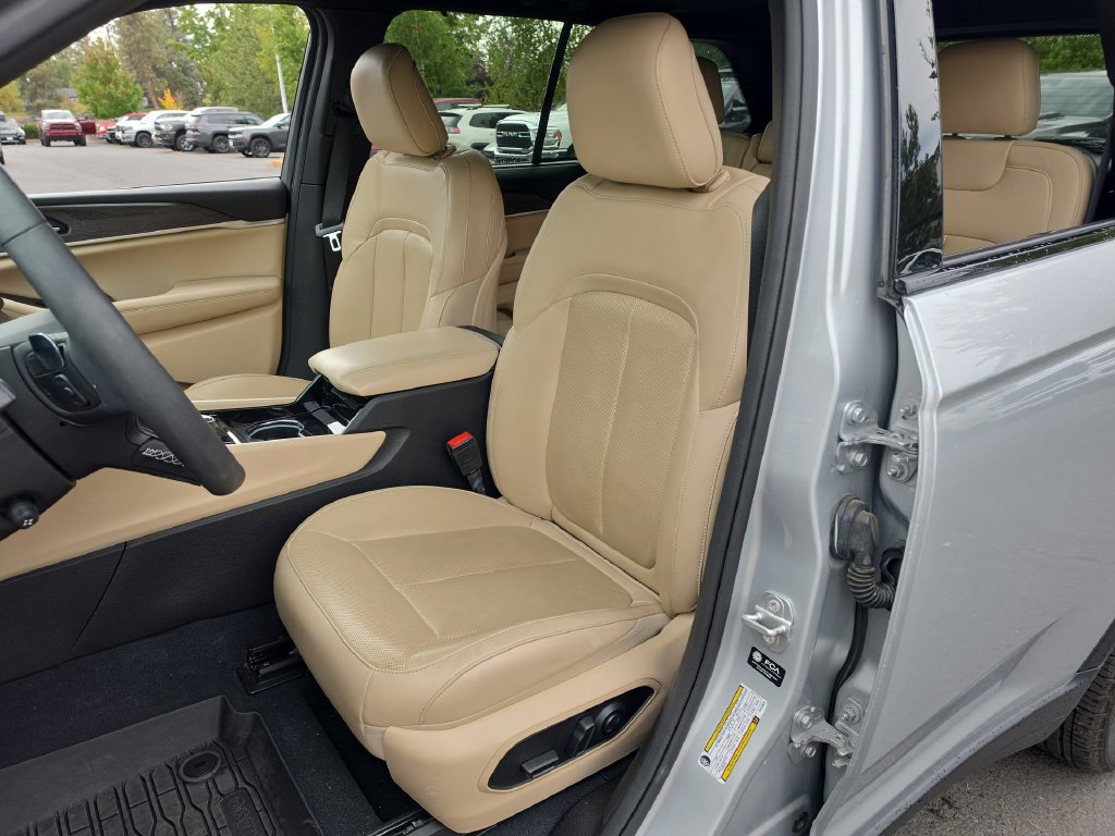 Thumbnail: 2022 Jeep Grand Cherokee - 7