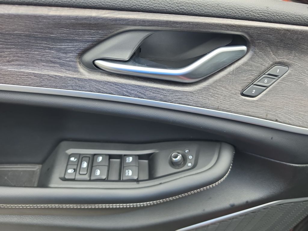 Thumbnail: 2023 Jeep Grand Cherokee - 21