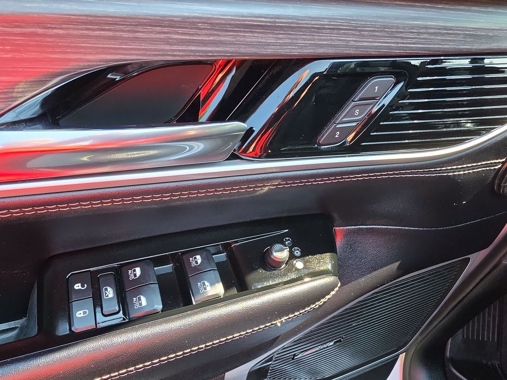 Thumbnail: 2023 Jeep Wagoneer - 20