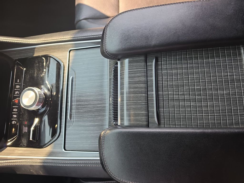 Thumbnail: 2023 Jeep Wagoneer - 25