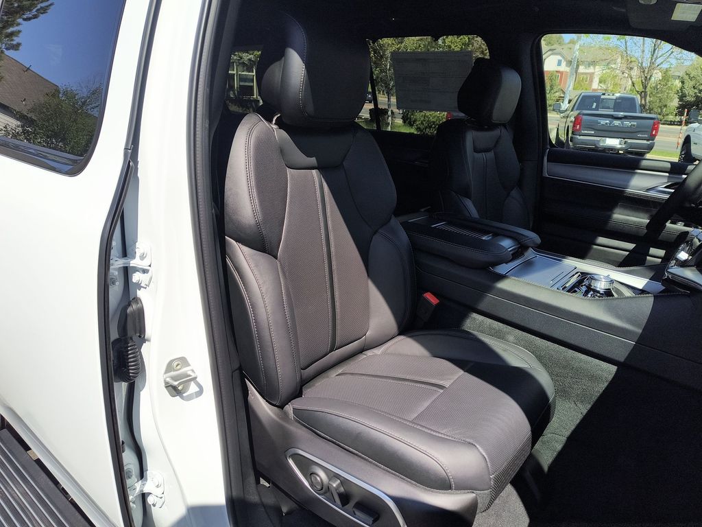 Thumbnail: 2026 Jeep Grand Wagoneer L - 8