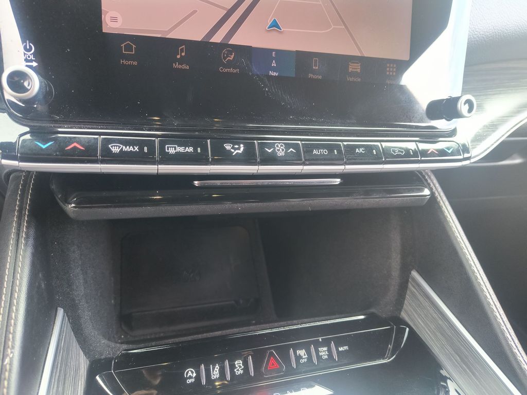 Thumbnail: 2023 Jeep Wagoneer - 23