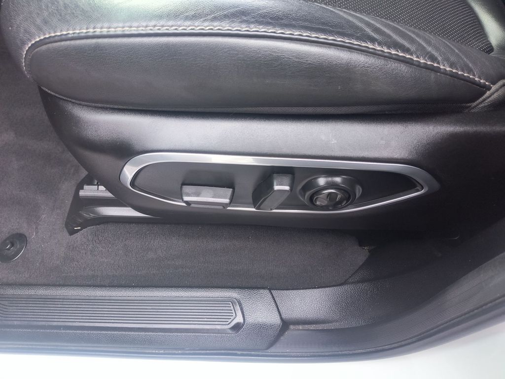 Thumbnail: 2023 Jeep Wagoneer - 19