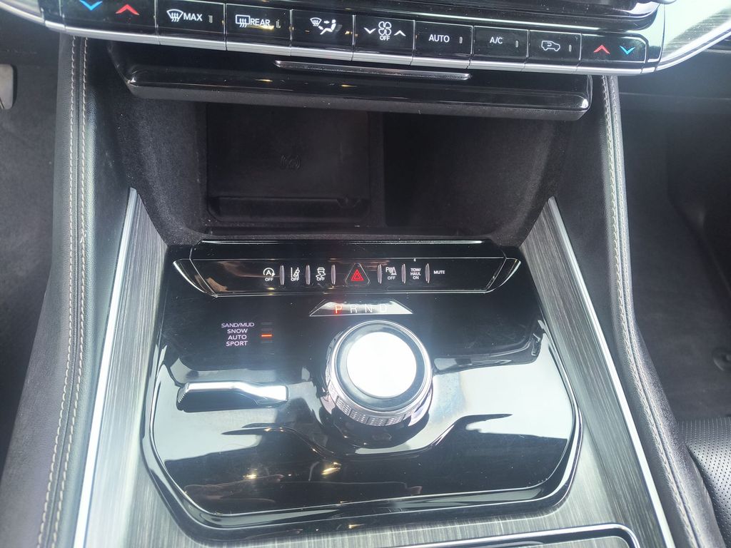 Thumbnail: 2023 Jeep Wagoneer - 24