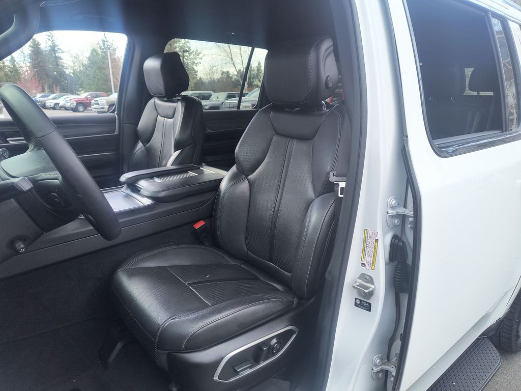 Thumbnail: 2023 Jeep Wagoneer - 7