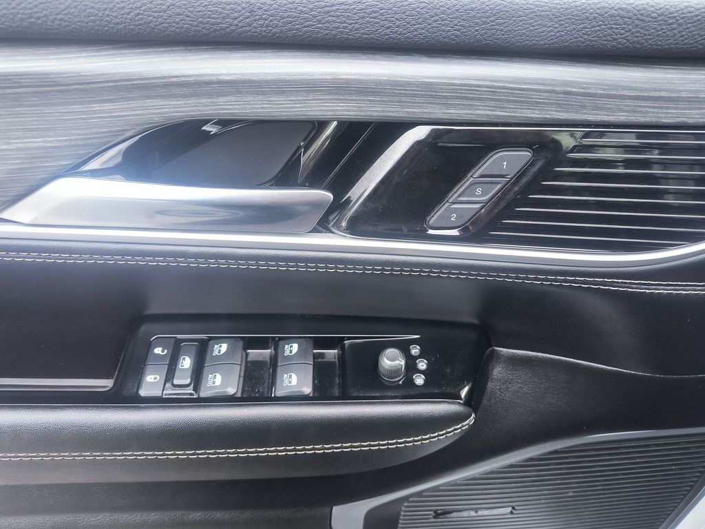 Thumbnail: 2023 Jeep Wagoneer - 20