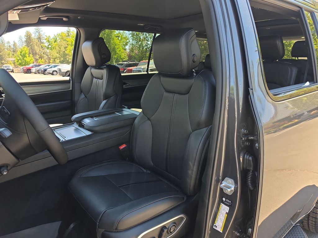 Thumbnail: 2026 Jeep Grand Wagoneer - 8