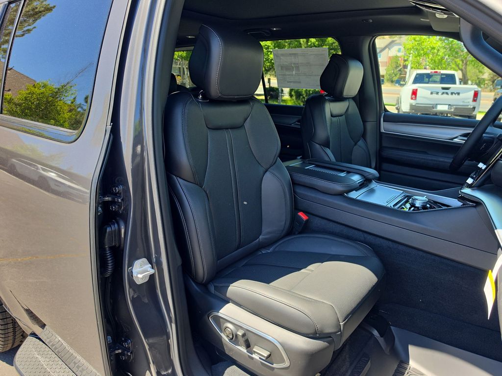 Thumbnail: 2026 Jeep Grand Wagoneer - 9