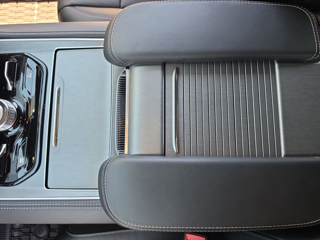 Thumbnail: 2026 Jeep Grand Wagoneer - 25