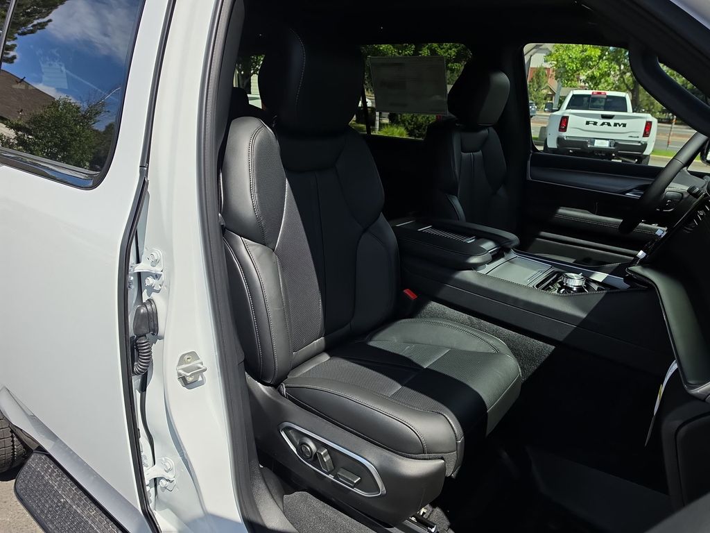 Thumbnail: 2026 Jeep Grand Wagoneer - 10