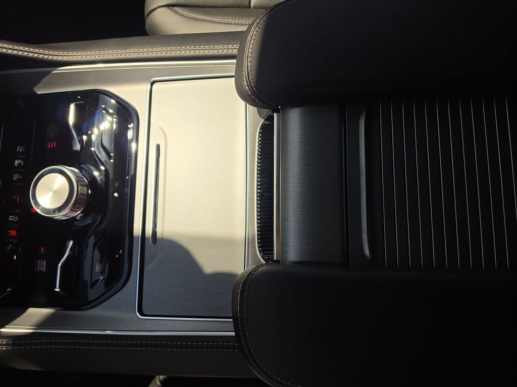Thumbnail: 2026 Jeep Grand Wagoneer - 25