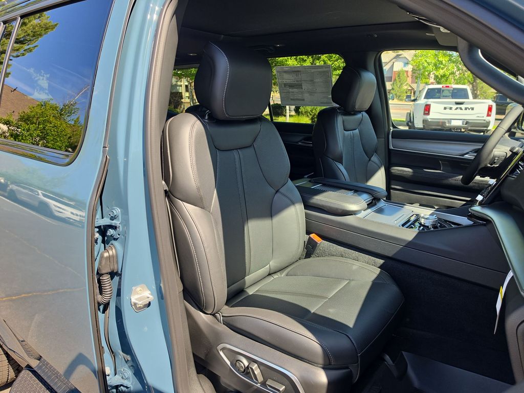 Thumbnail: 2026 Jeep Grand Wagoneer - 9