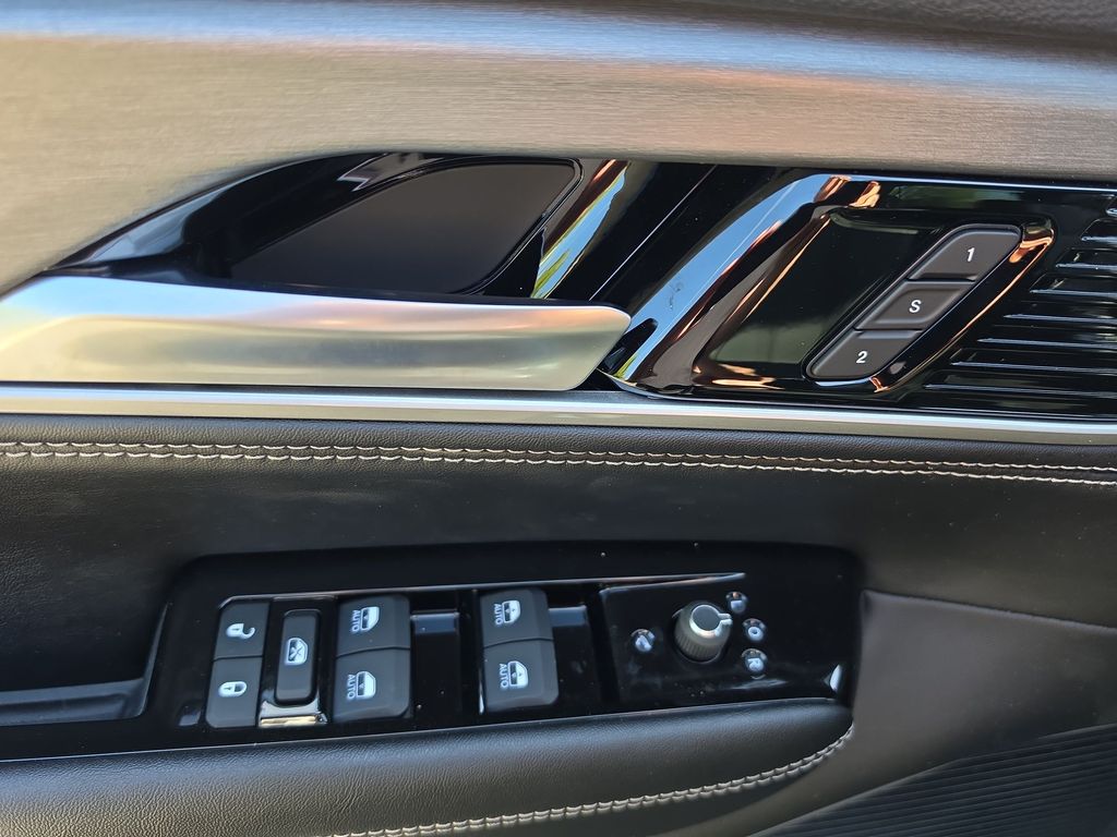 Thumbnail: 2026 Jeep Grand Wagoneer - 21