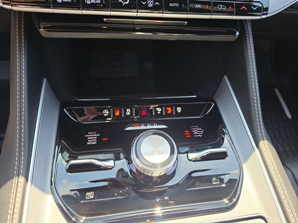 Thumbnail: 2026 Jeep Grand Wagoneer - 25