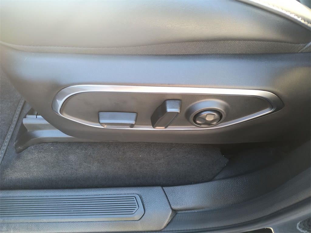 Thumbnail: 2025 Jeep Wagoneer - 19