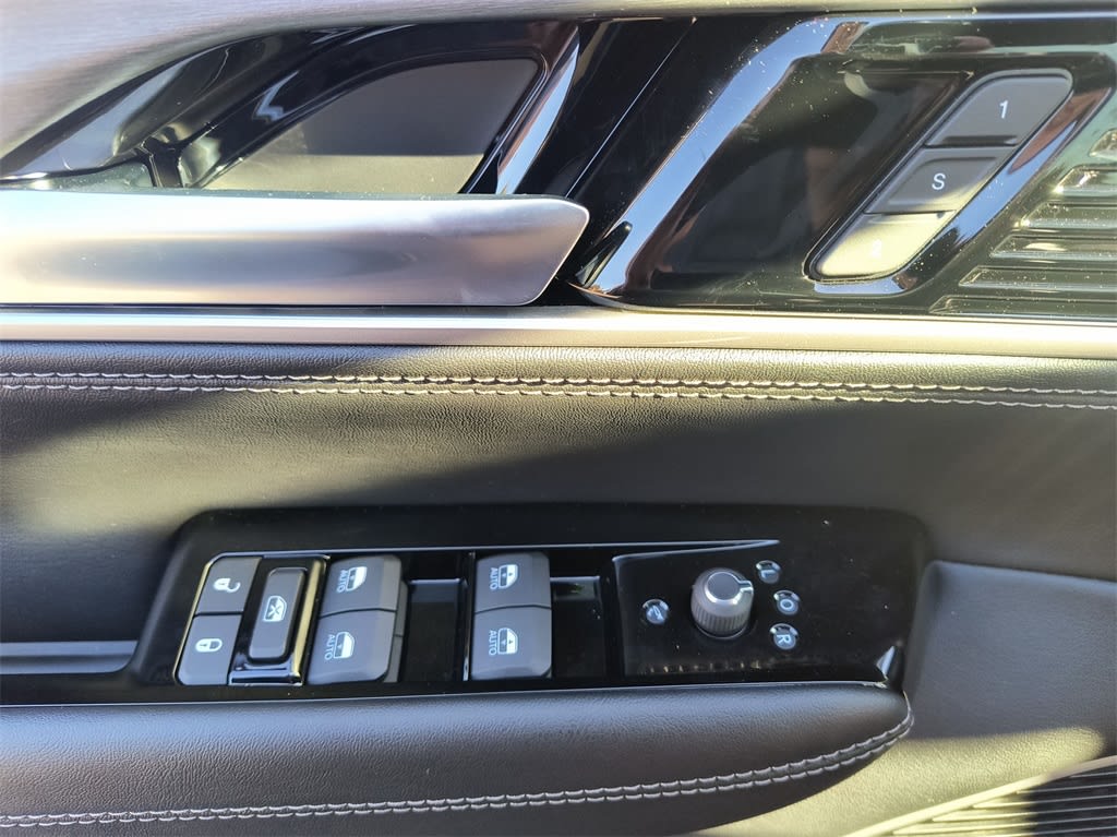 Thumbnail: 2025 Jeep Wagoneer - 20