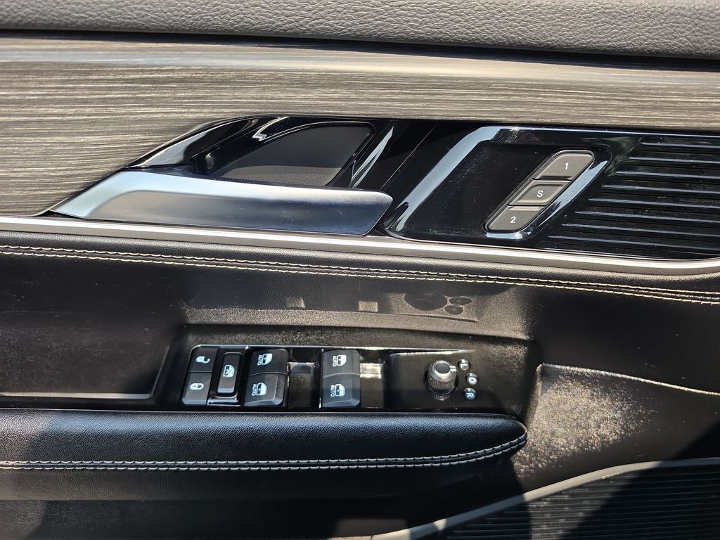 Thumbnail: 2024 Jeep Wagoneer - 21