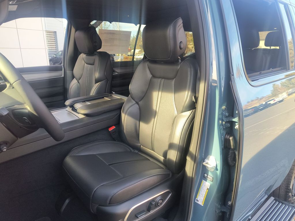 Thumbnail: 2026 Jeep Grand Wagoneer - 8