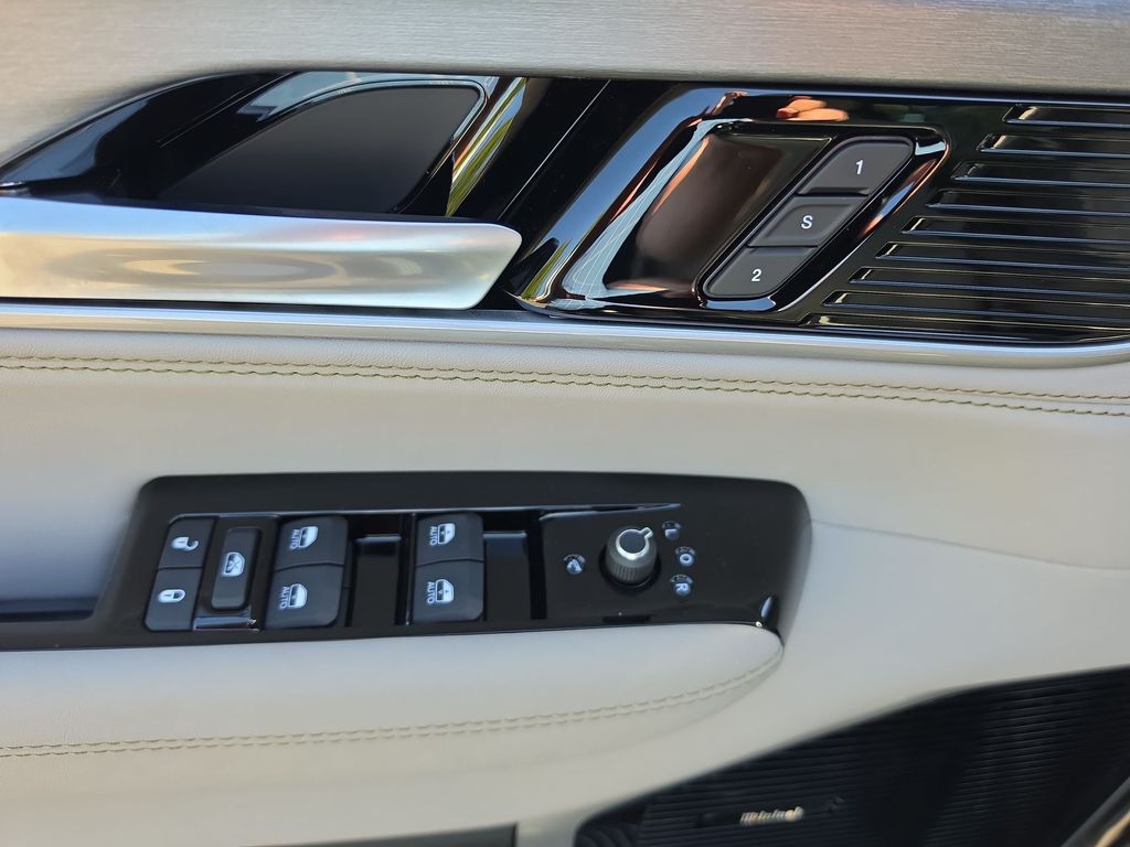 Thumbnail: 2026 Jeep Grand Wagoneer - 20