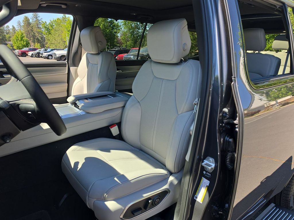 Thumbnail: 2026 Jeep Grand Wagoneer - 9