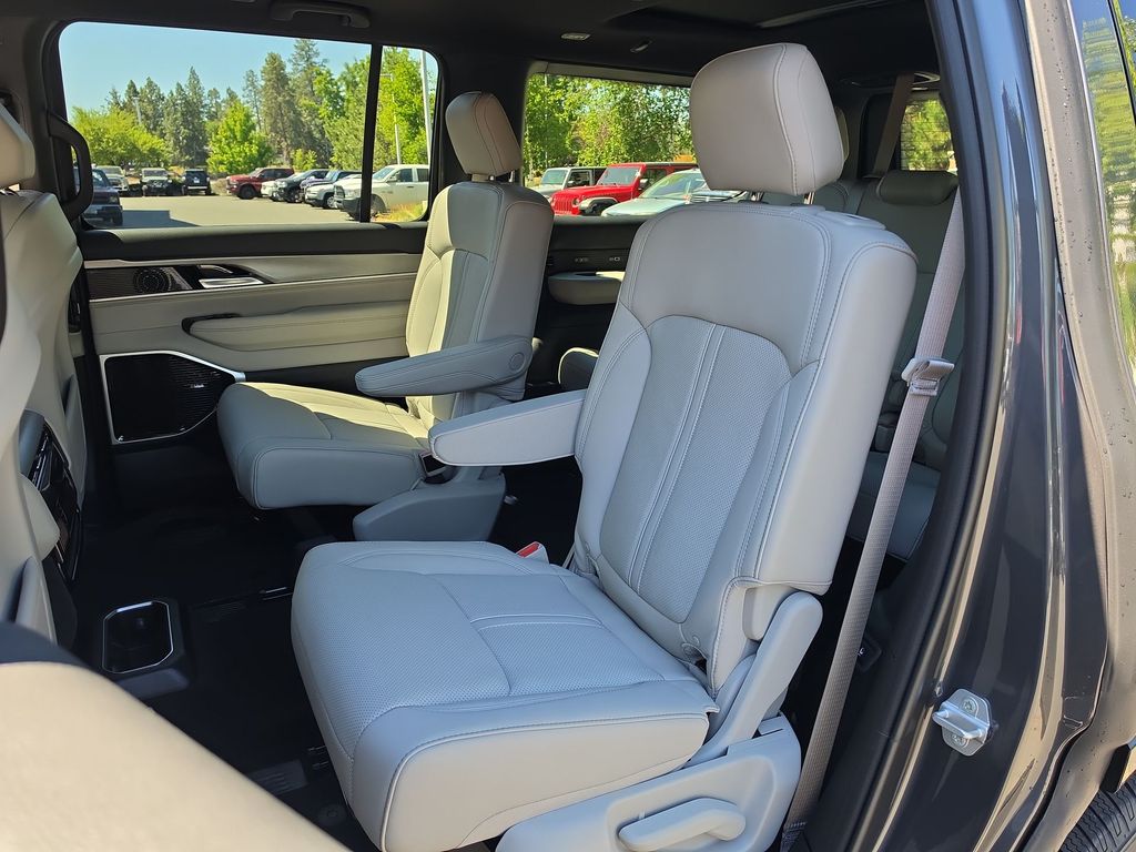 Thumbnail: 2026 Jeep Grand Wagoneer - 9