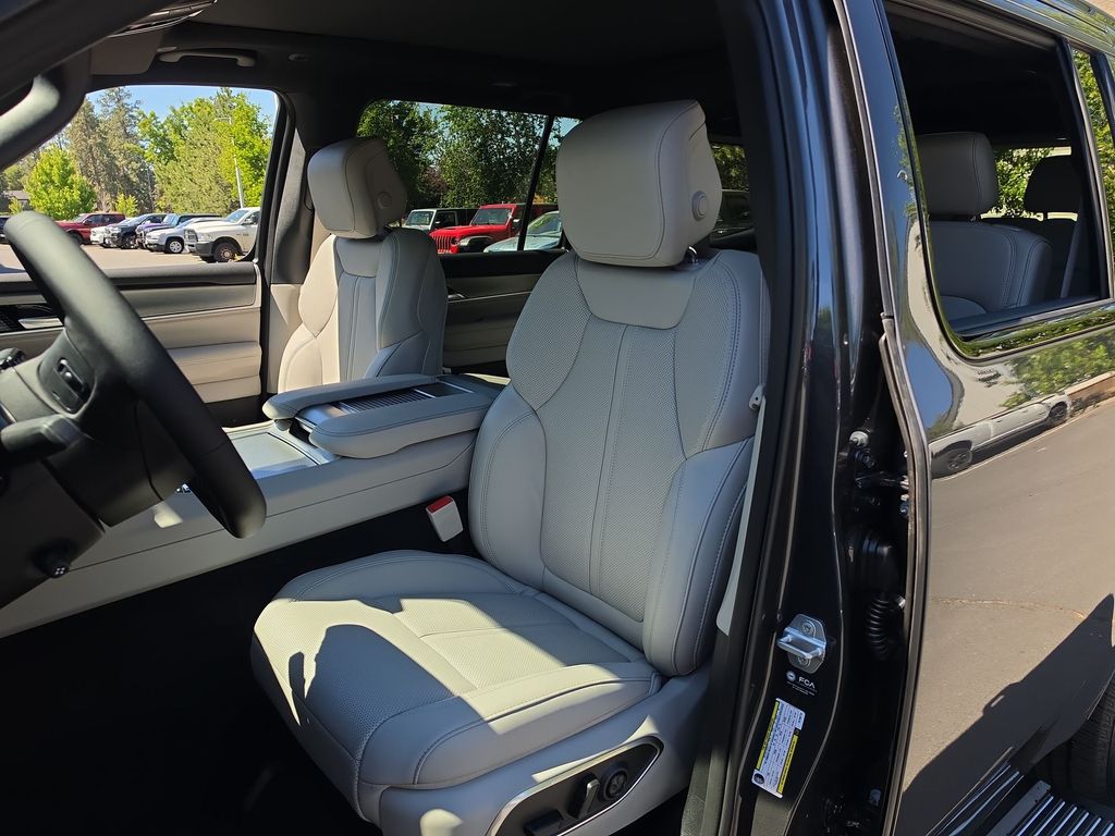 Thumbnail: 2026 Jeep Grand Wagoneer - 7