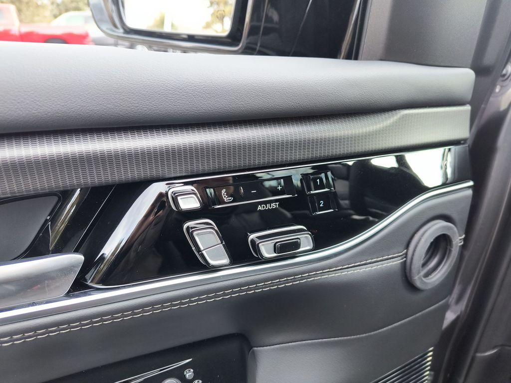 Thumbnail: 2026 Jeep Grand Wagoneer - 20
