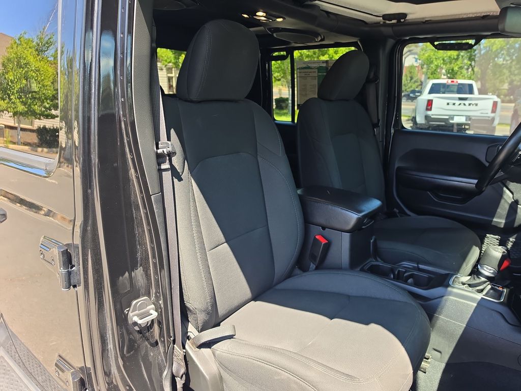 Thumbnail: 2020 Jeep Gladiator - 24