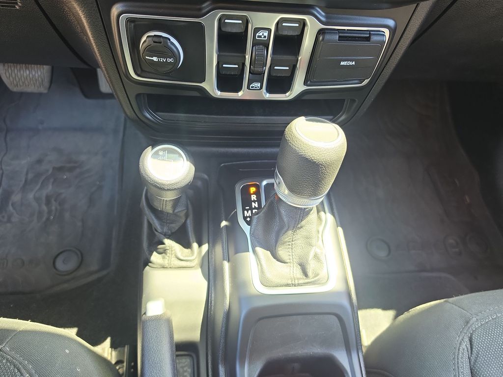 Thumbnail: 2020 Jeep Gladiator - 10