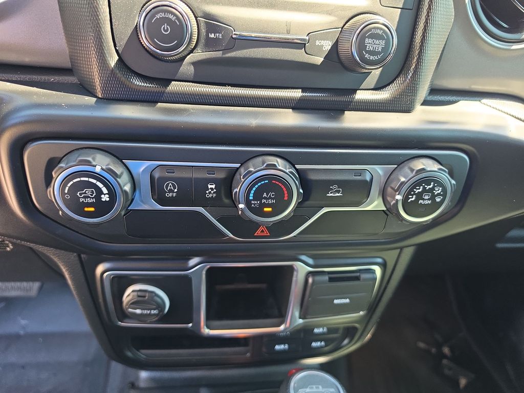 Thumbnail: 2021 Jeep Gladiator - 23