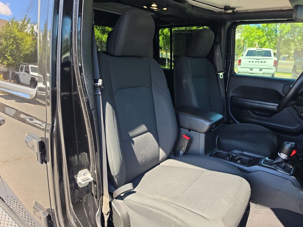 Thumbnail: 2021 Jeep Gladiator - 8