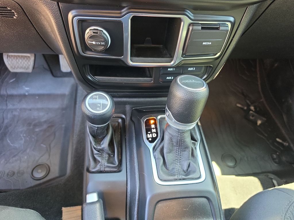 Thumbnail: 2021 Jeep Gladiator - 11