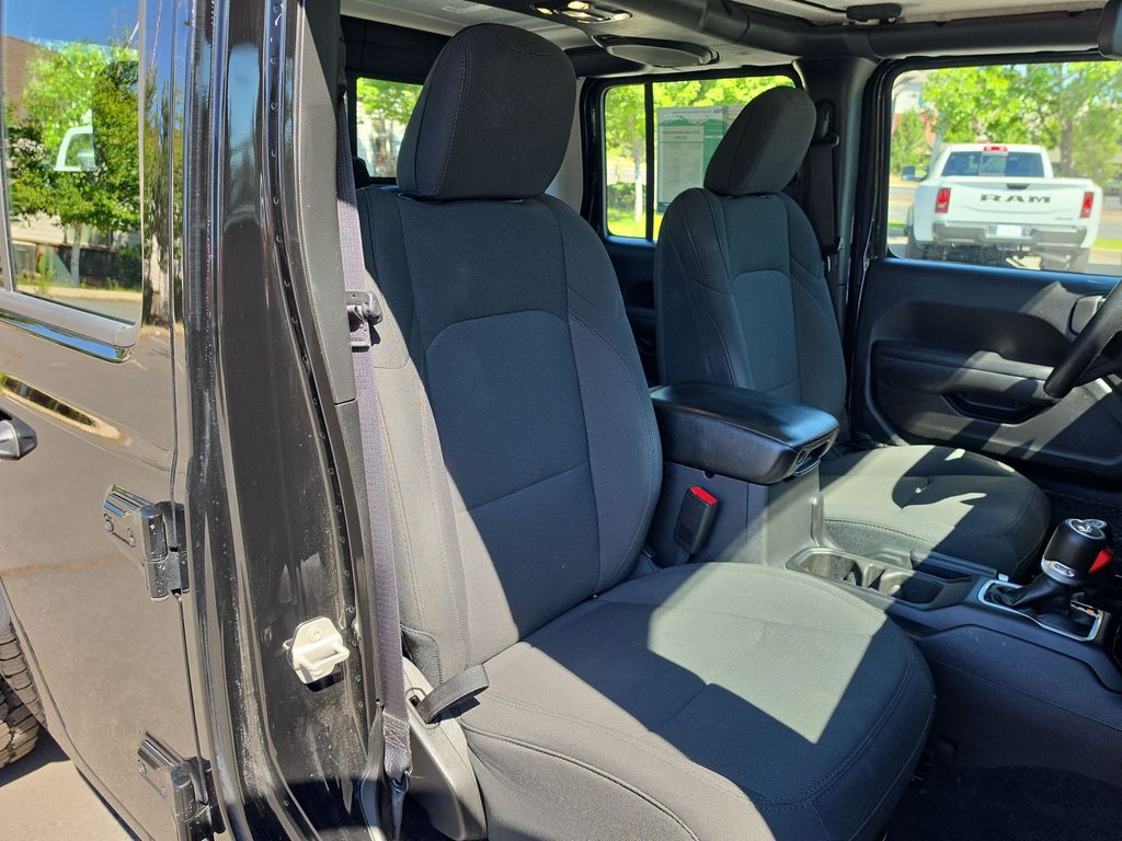 Thumbnail: 2023 Jeep Gladiator - 9