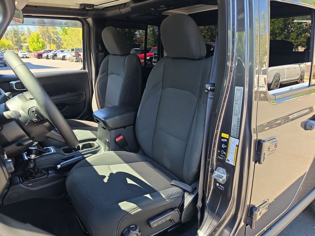 Thumbnail: 2023 Jeep Gladiator - 8