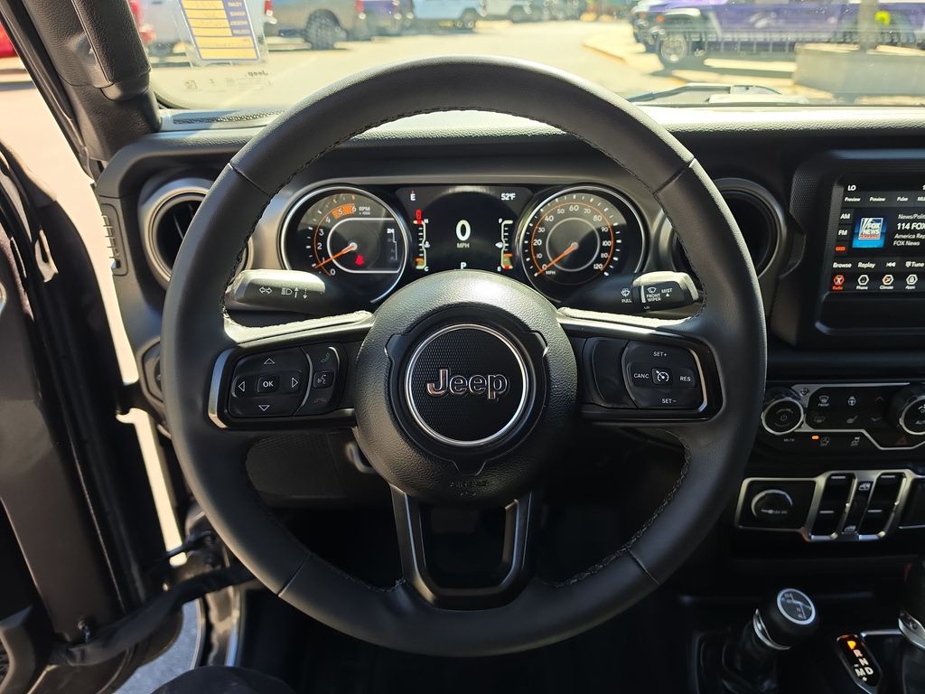 Thumbnail: 2023 Jeep Gladiator - 2