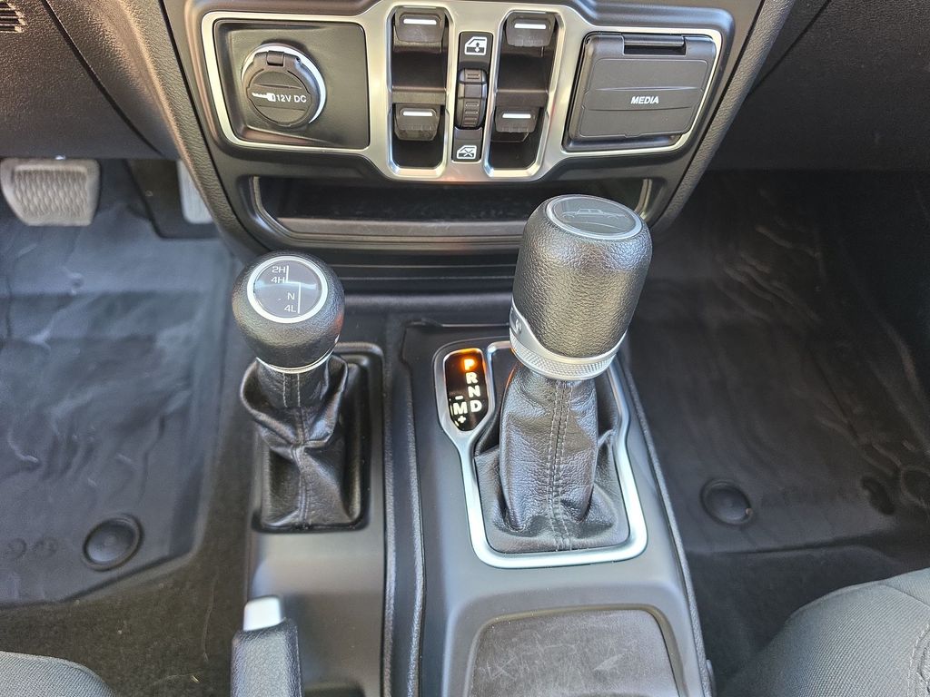 Thumbnail: 2023 Jeep Gladiator - 12