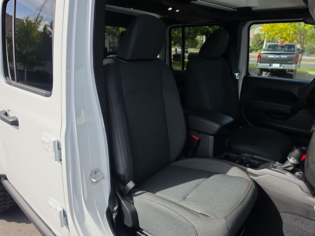 Thumbnail: 2026 Jeep Gladiator - 8