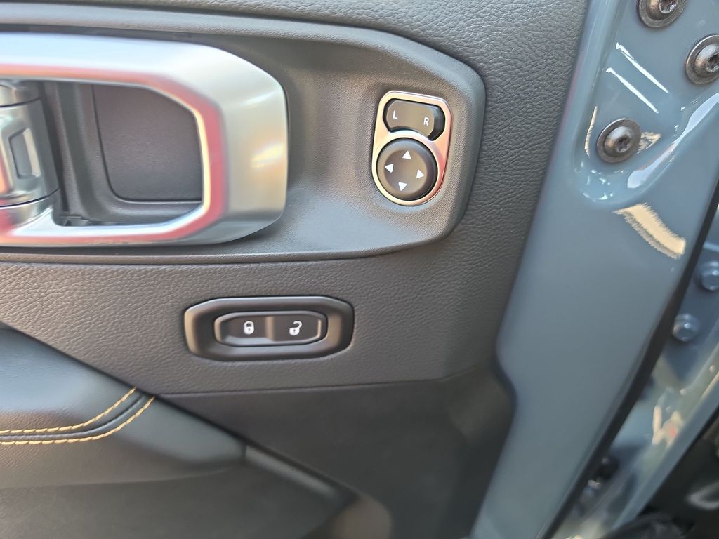 Thumbnail: 2026 Jeep Gladiator - 21