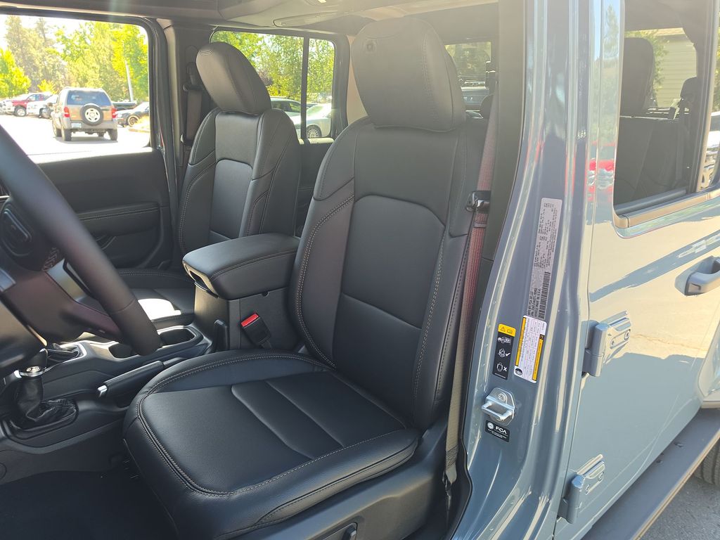 Thumbnail: 2026 Jeep Gladiator - 7