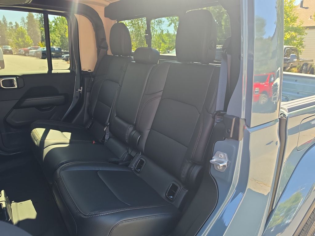 Thumbnail: 2026 Jeep Gladiator - 9