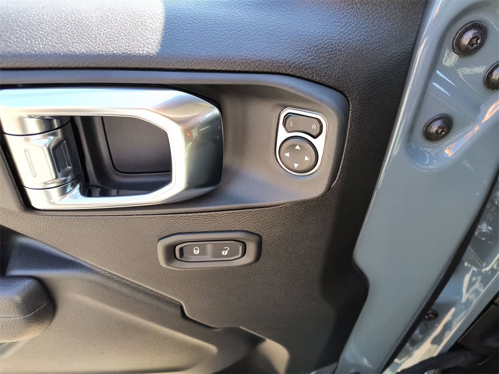 Thumbnail: 2025 Jeep Gladiator - 21