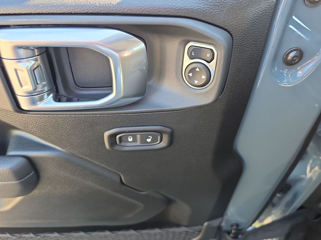 Thumbnail: 2026 Jeep Gladiator - 21