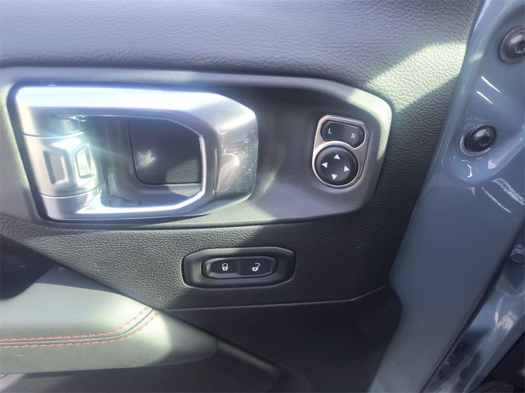 Thumbnail: 2025 Jeep Gladiator - 21