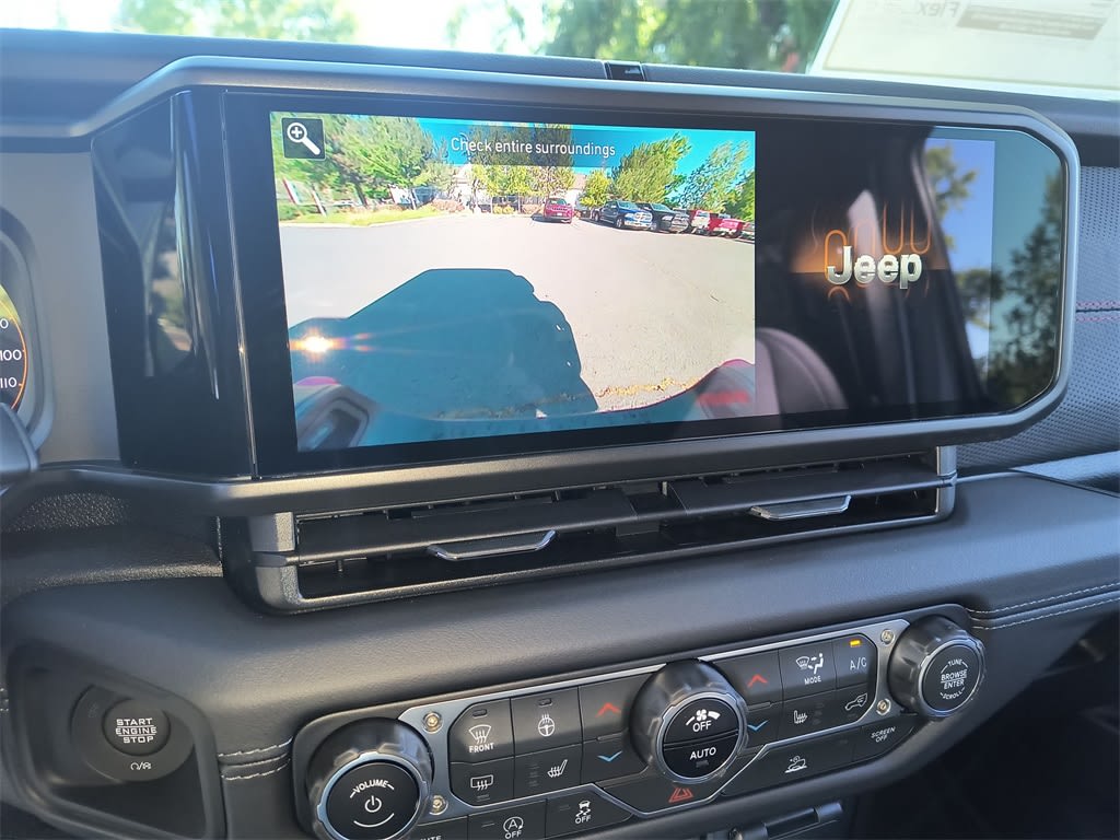 Thumbnail: 2025 Jeep Gladiator - 21