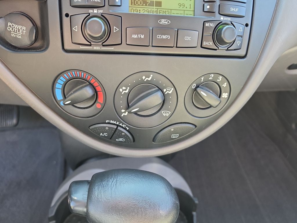 Thumbnail: 2003 Ford Focus - 22
