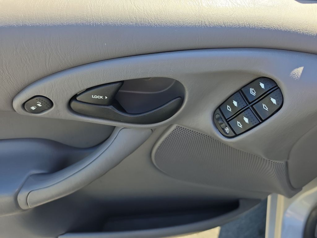 Thumbnail: 2003 Ford Focus - 21