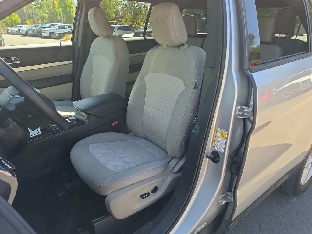 Thumbnail: 2018 Ford Explorer - 8